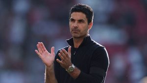 Mikel Arteta applauding Arsenal fans