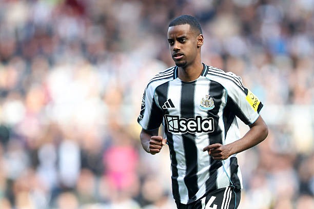 Alexander Isak in action for Newcastle
