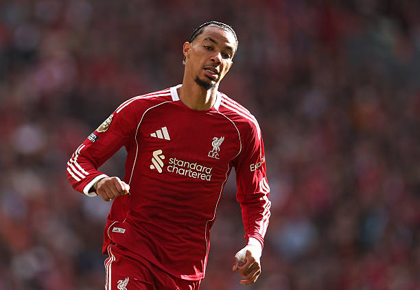 Hugo Ekitike in action for Liverpool vs Arsenal