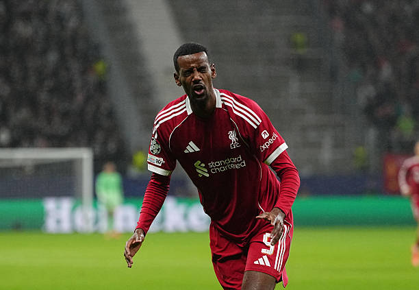 Alexander Isak struggling