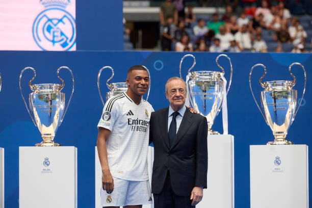 Real Madrid signing Kylian Mbappe with Florentino Perez