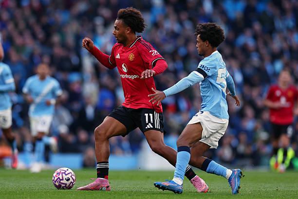 Joshua Zirkzee v Manchester City